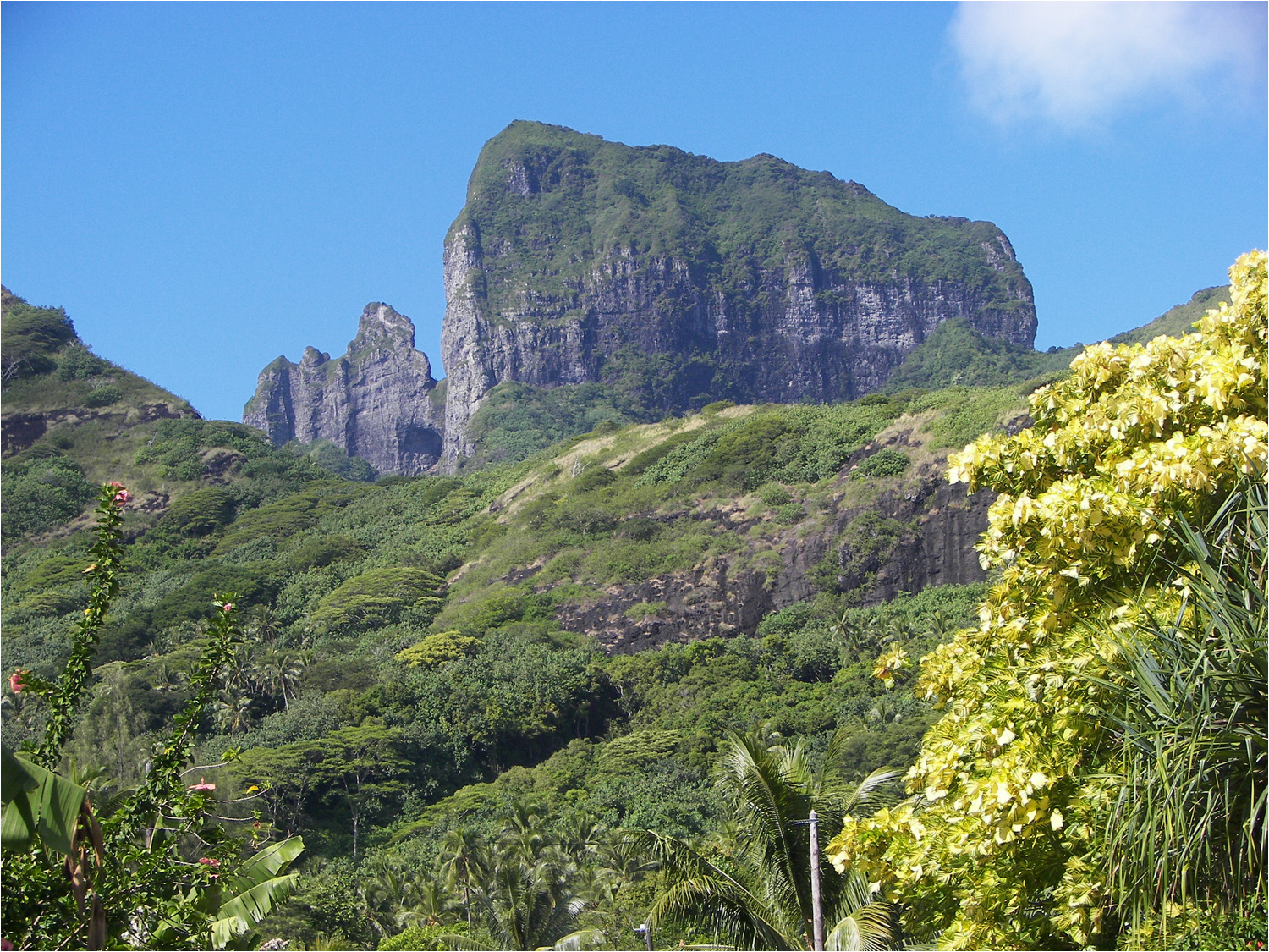 Twin peaks of Bora Bora formed by Mount Pahia and Mount Otemanu