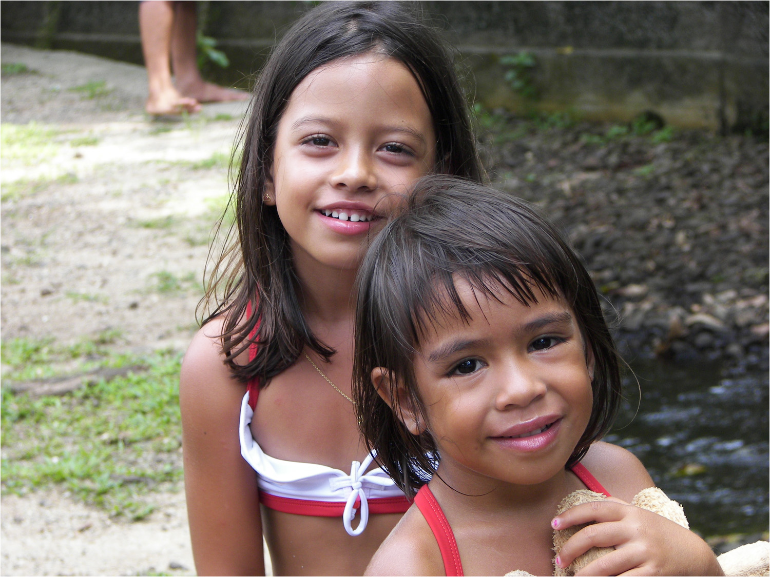 A couple of Tahitian children who were curiously watching the tourists and the eels