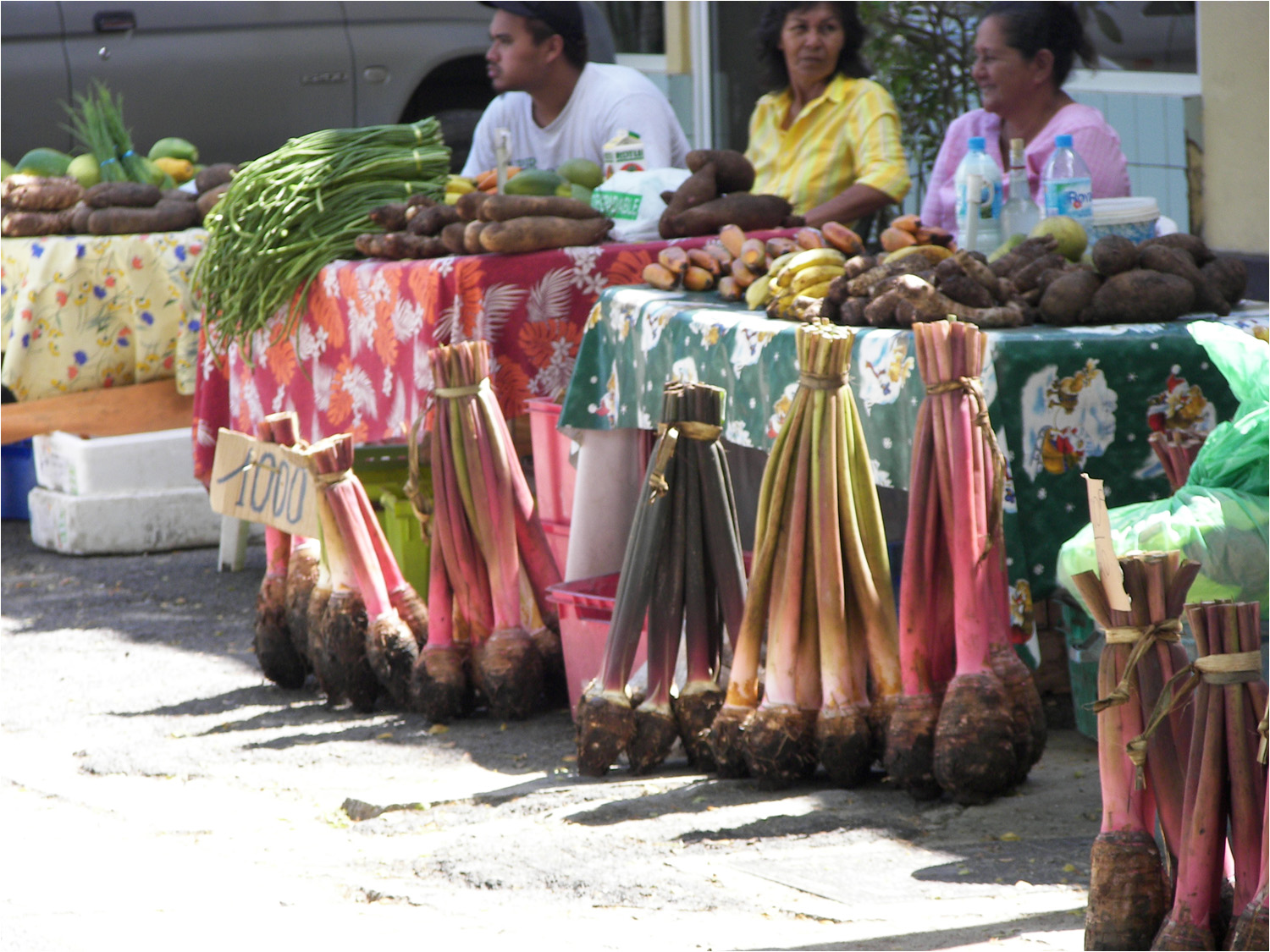 Market in Parea on Huahine Iti.