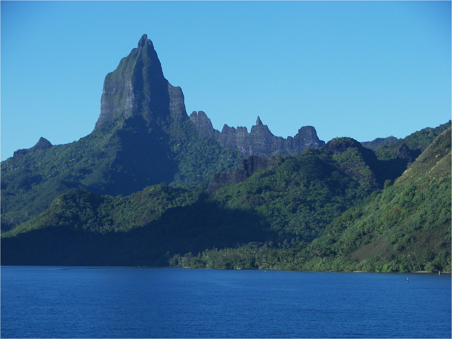View of Moorea and lagoon from ship just before 8AM Saturday.