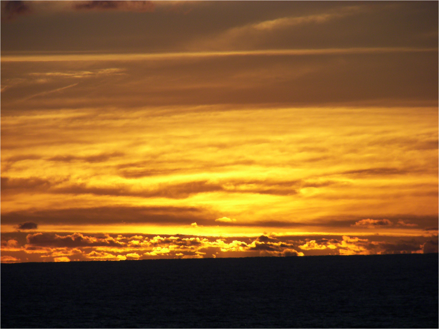 Sunset Sunday evening between Moorea and Tahiti