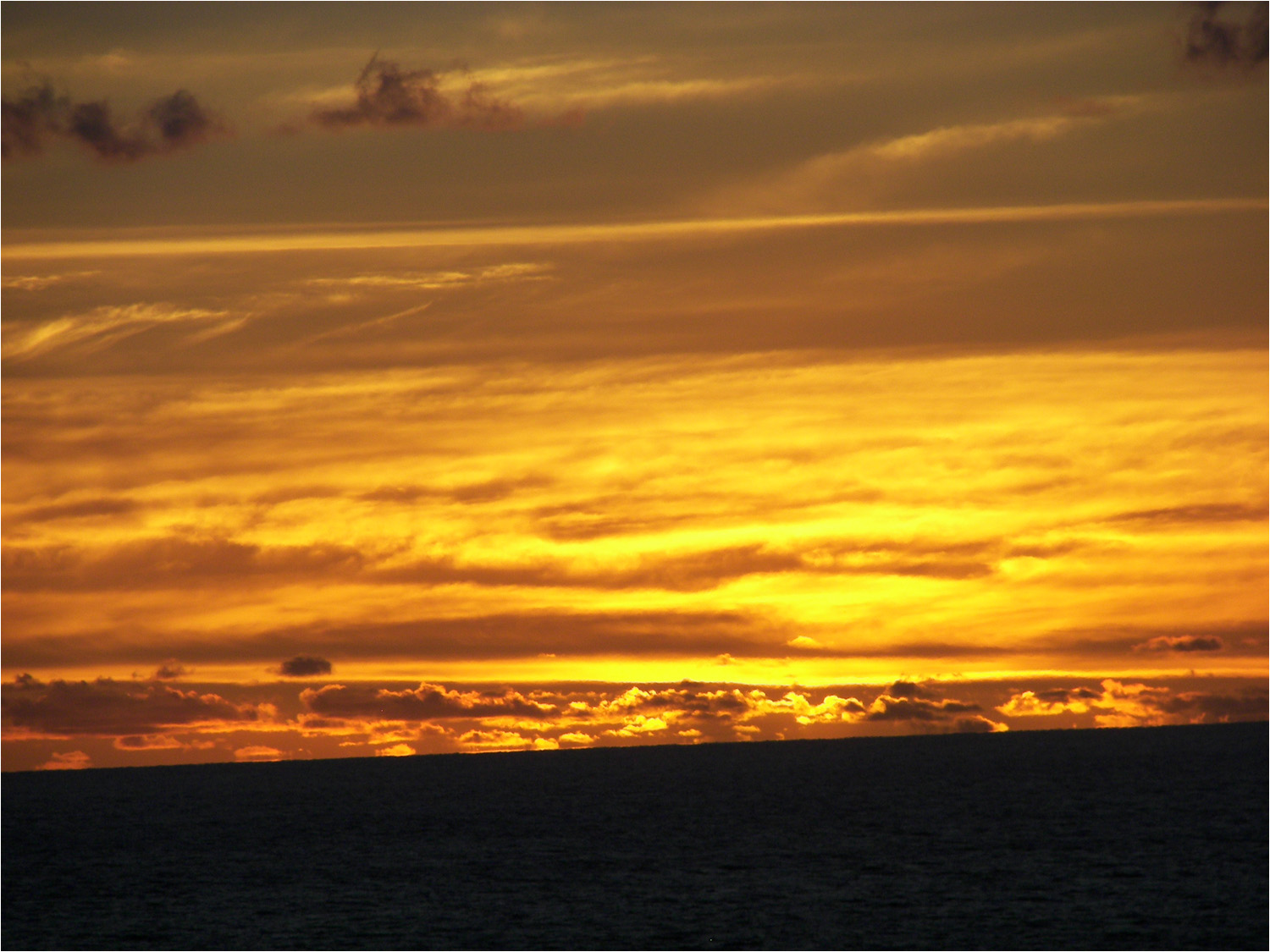 Sunset Sunday evening between Moorea and Tahiti