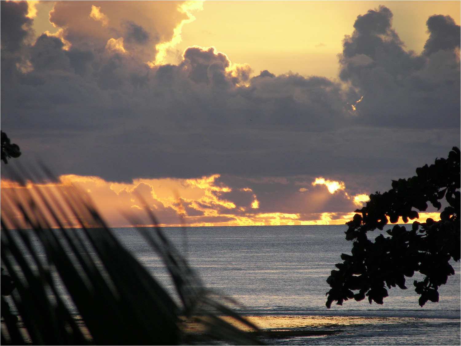 Final set of pictures at sunset taken from the lounge area at the Radisson Resort in Tahiti just prior to our departure to the airport.