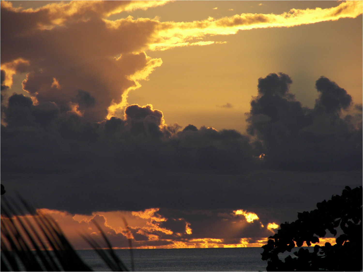 Final set of pictures at sunset taken from the lounge area at the Radisson Resort in Tahiti just prior to our departure to the airport.