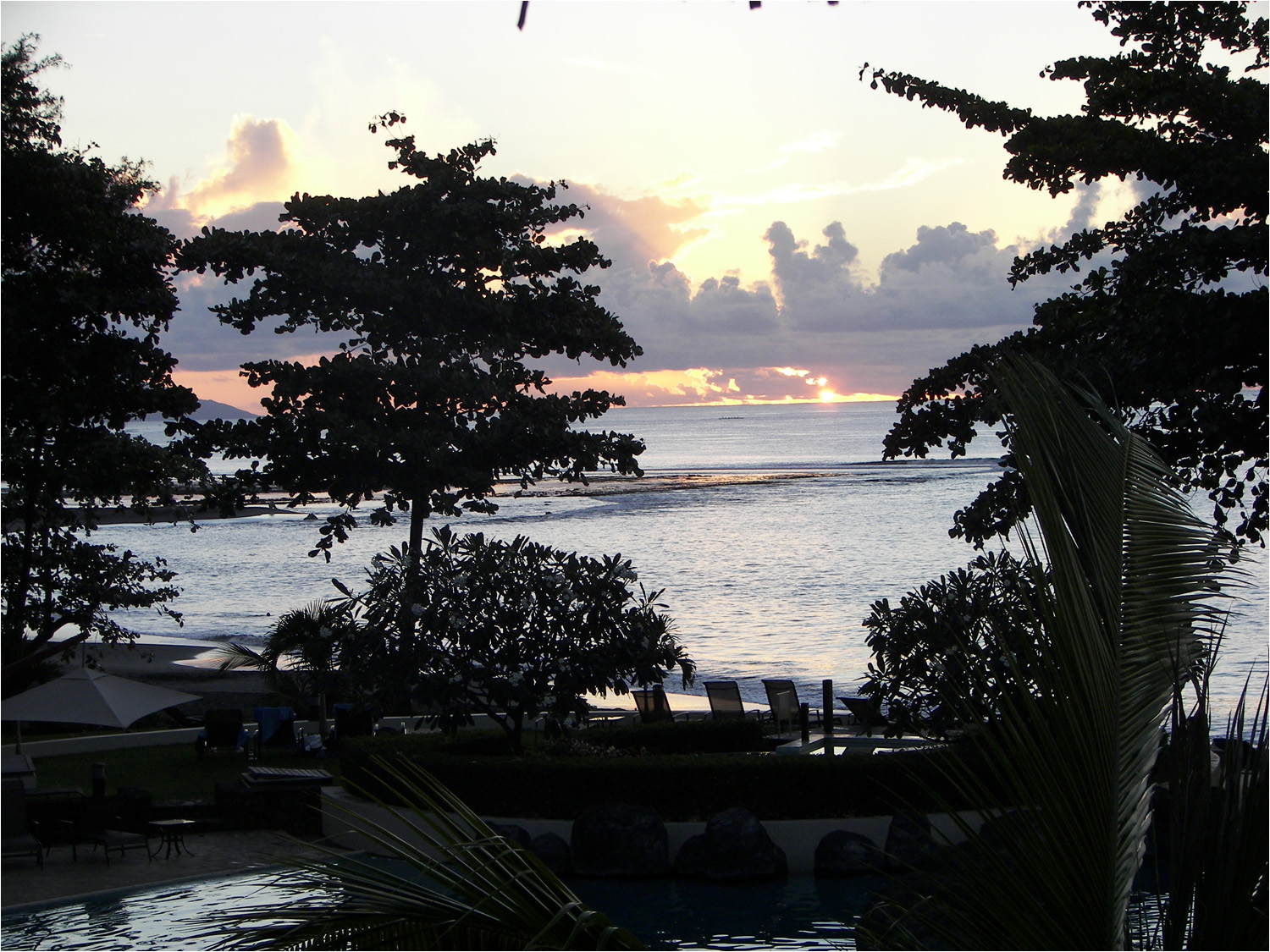 Final set of pictures at sunset taken from the lounge area at the Radisson Resort in Tahiti just prior to our departure to the airport.