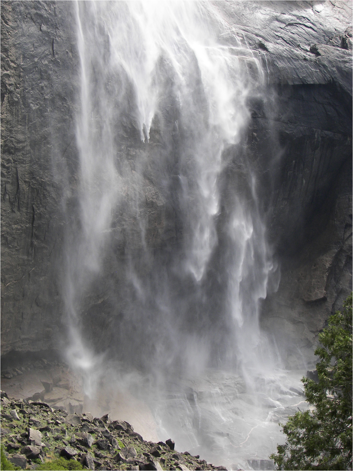 Upper Yosemite Falls Hike- First views of upper falls from trail