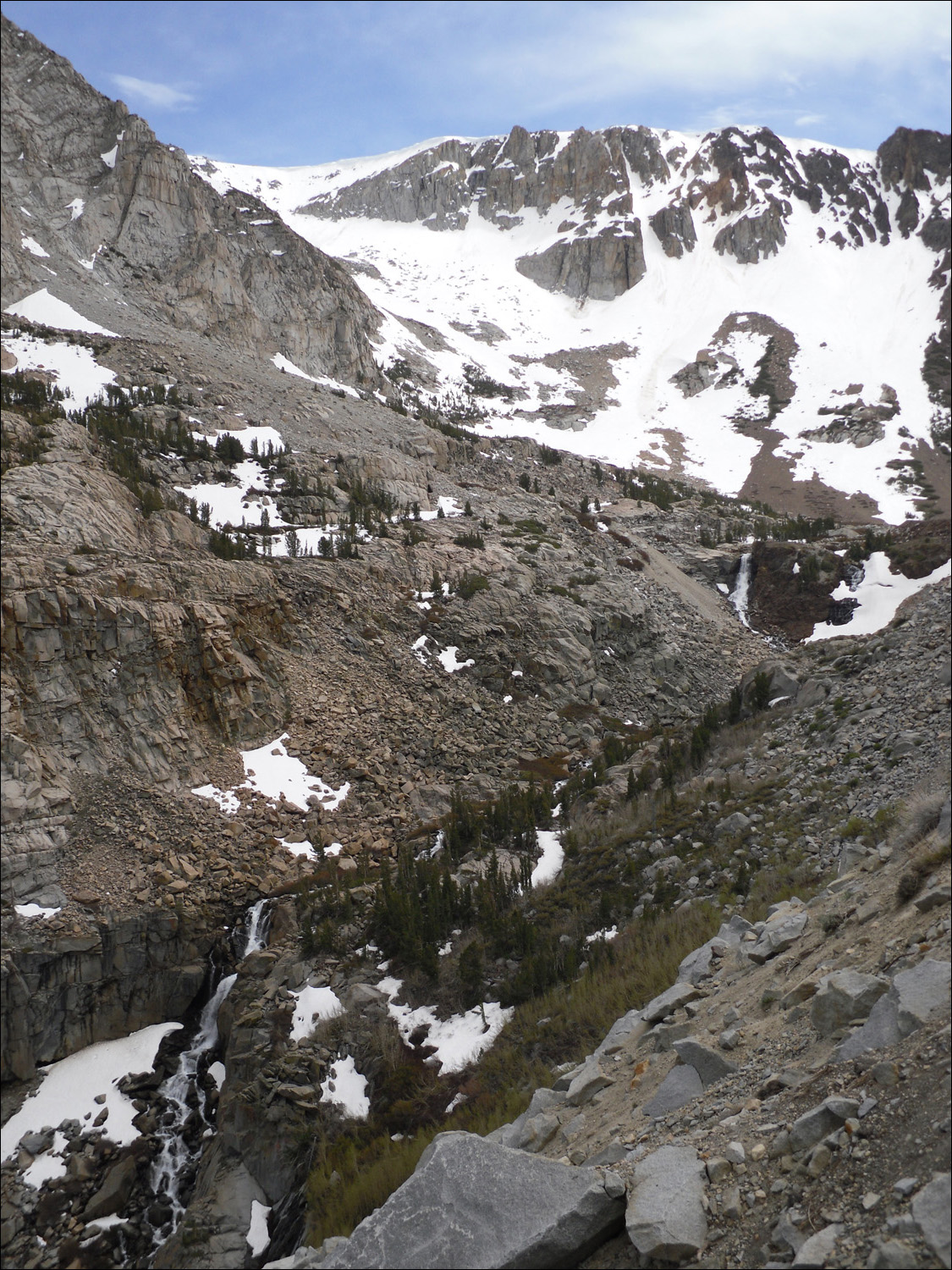 Views of the Lee Vining canyon from Highway 120