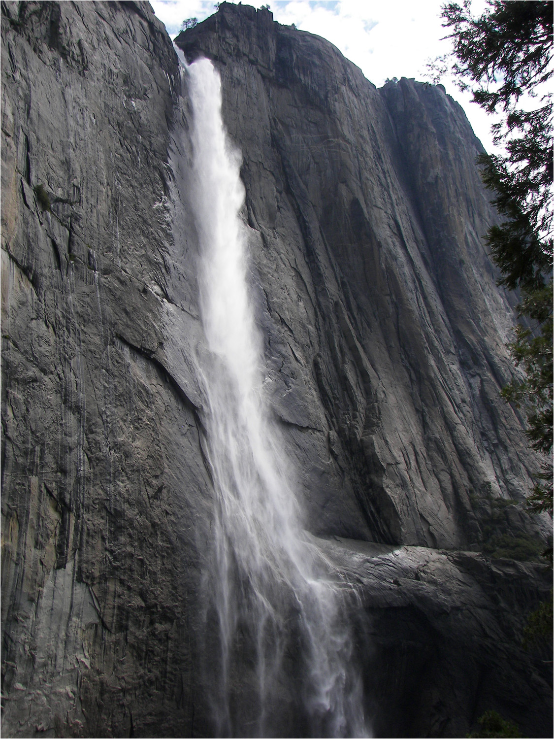 Upper Yosemite Falls Hike- First views of upper falls from trail