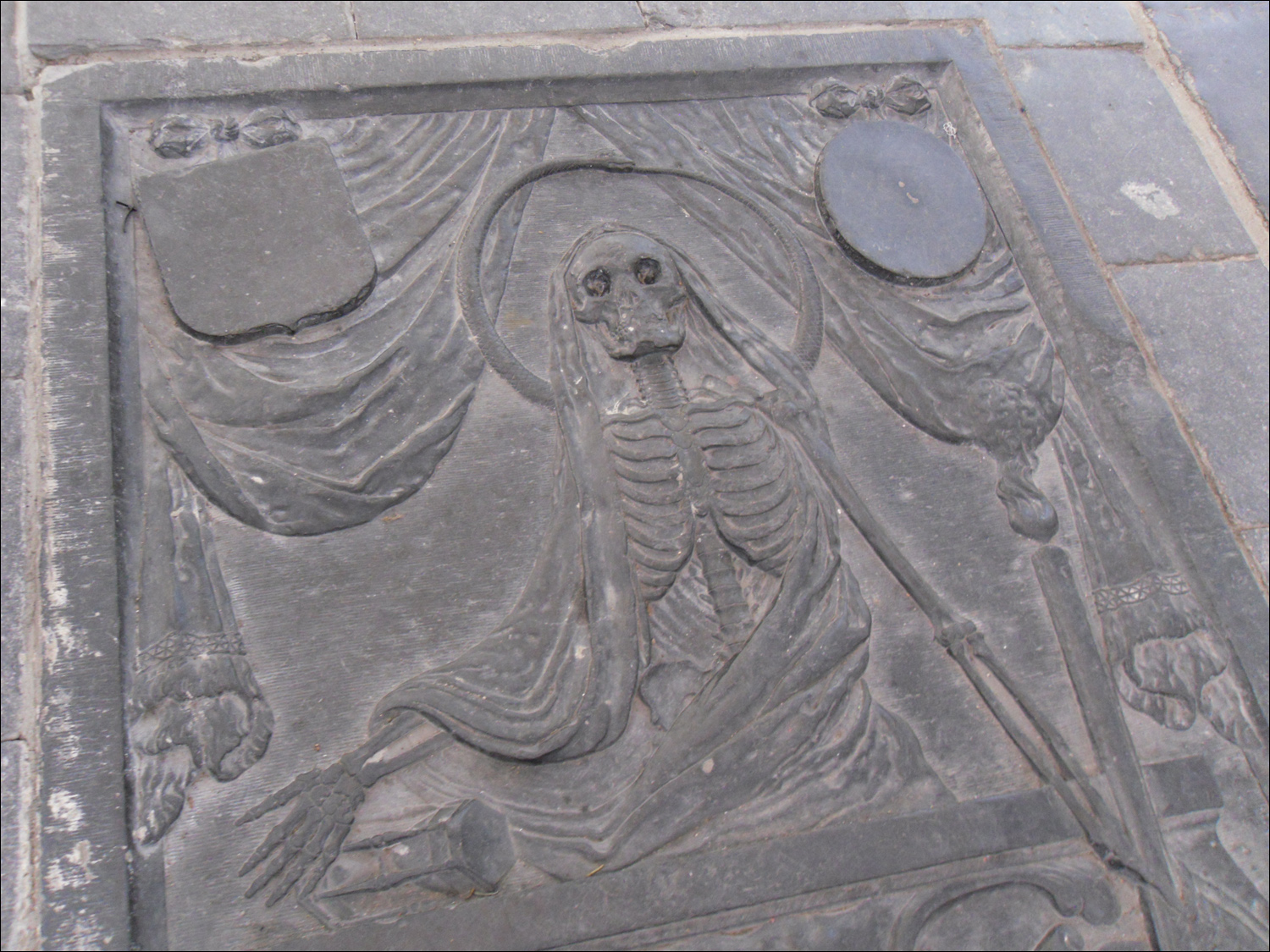 Oude Kerk- One of several tombs inside church