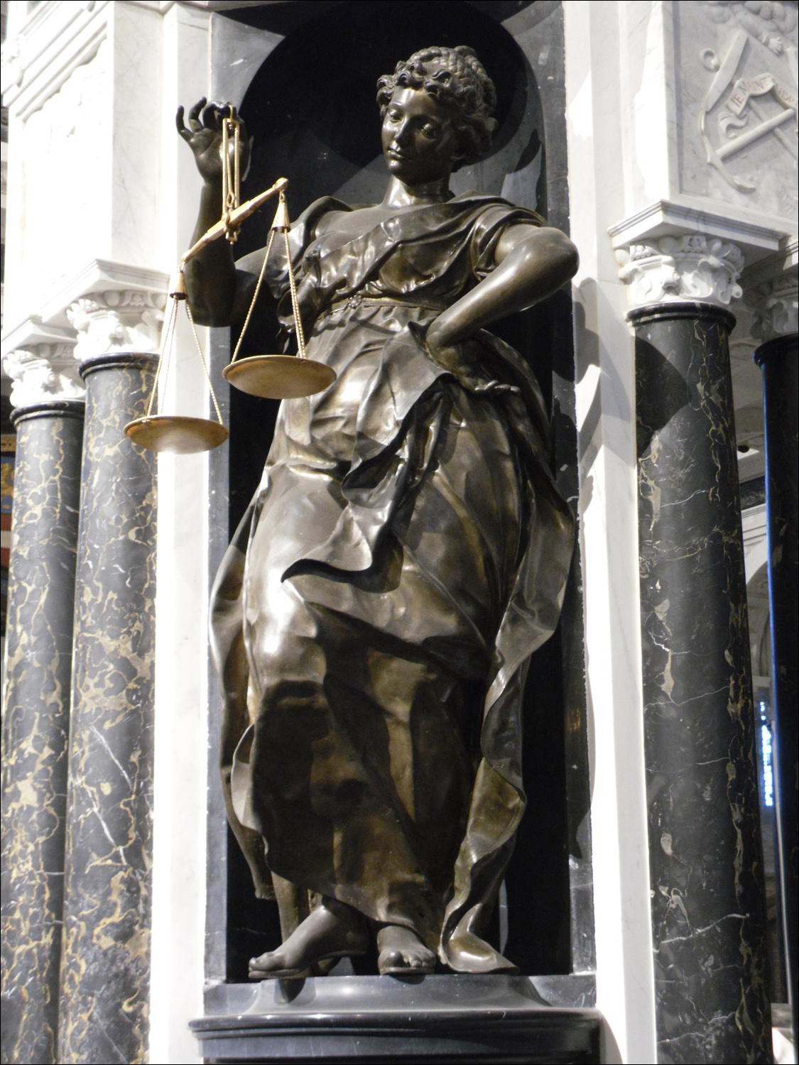 Tomb of William 1of Orange in the Nieuwe Kerk. She has scales of justice.