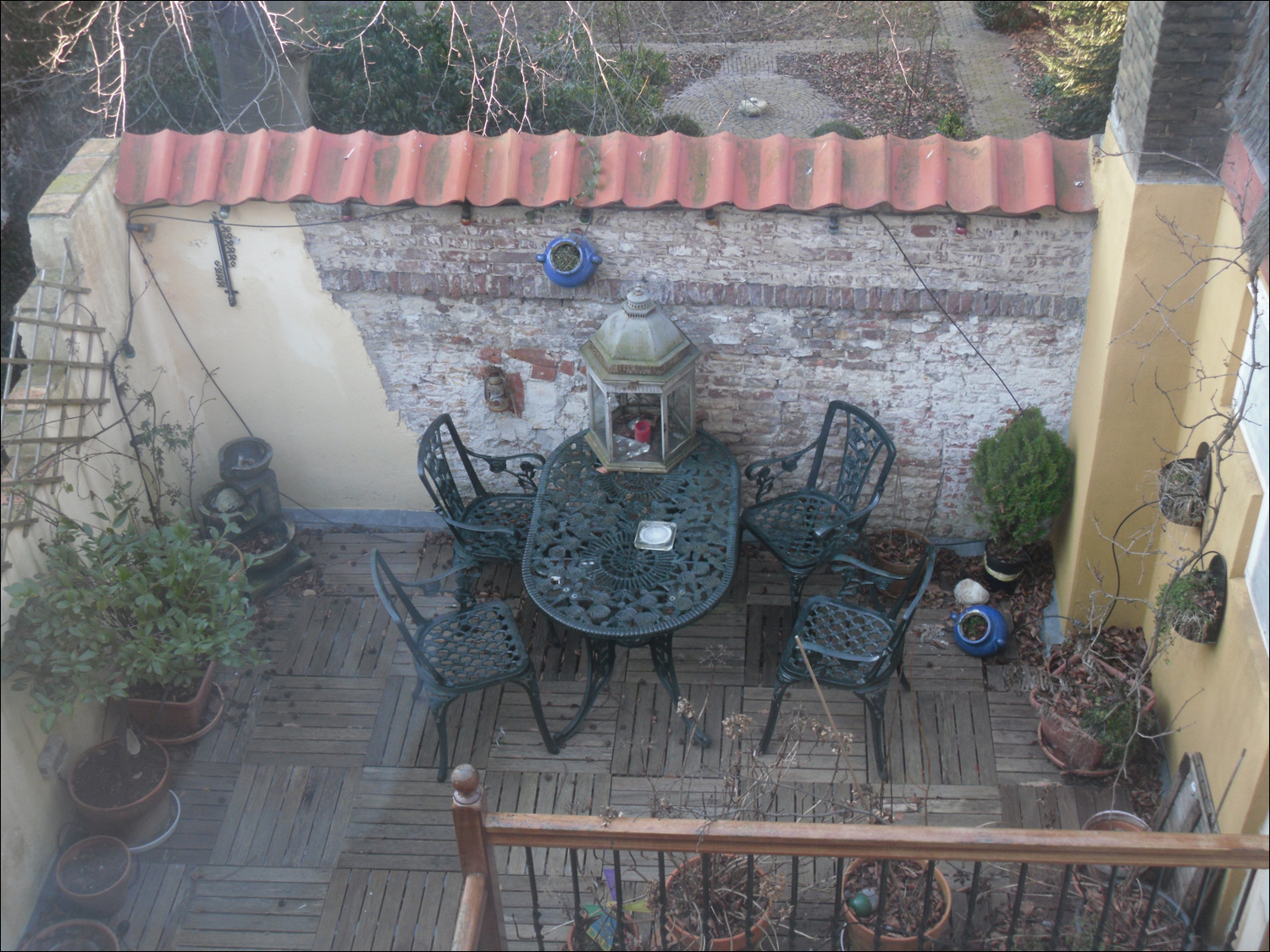 Outdoor patio area @ Delft house (before snow)