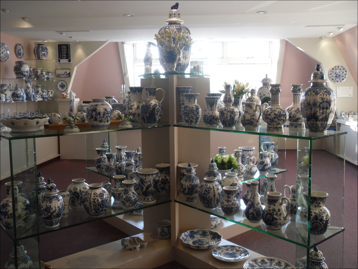 Delfts Pauw pottery store