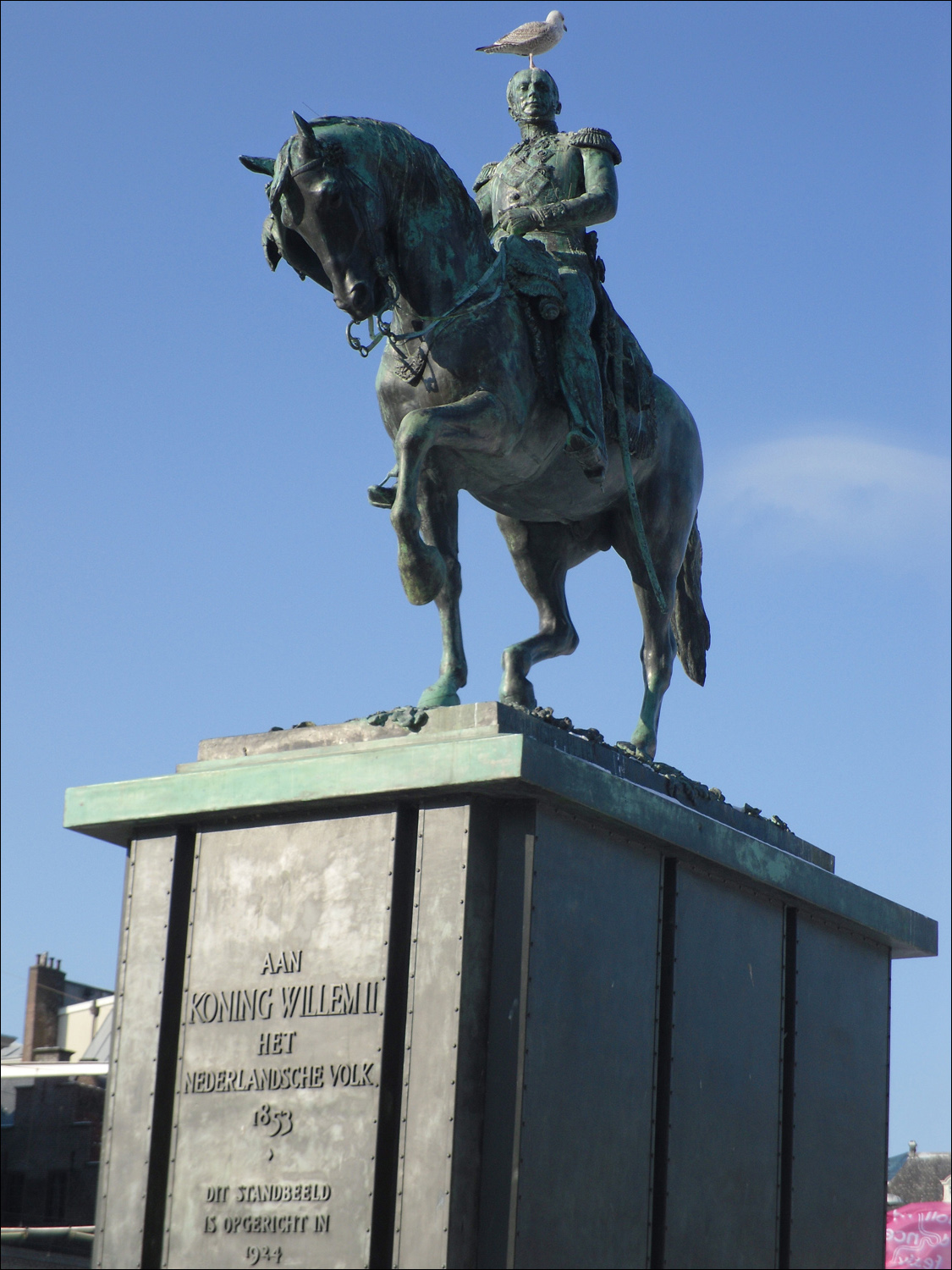 Hague-statue of King William II, complete w/bird